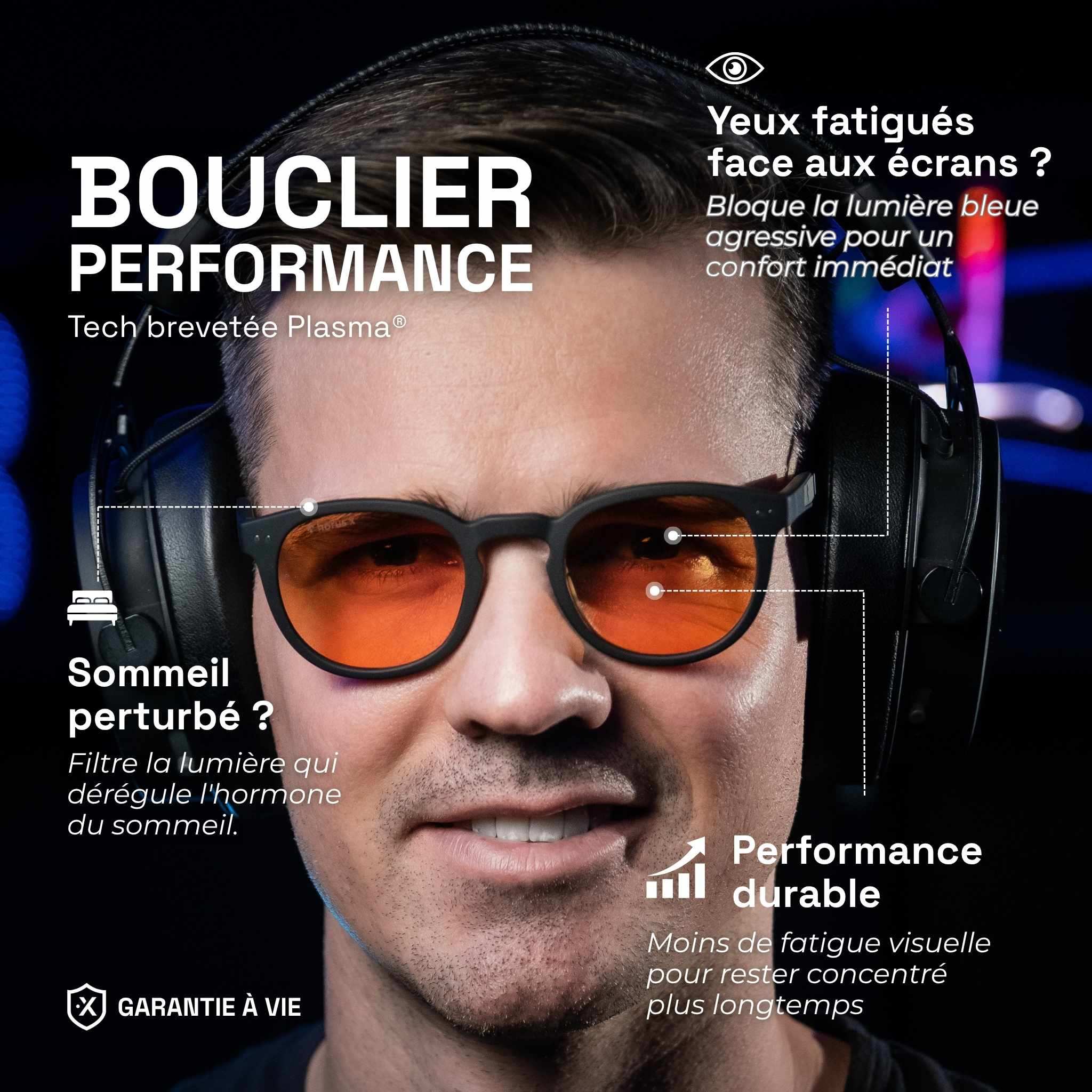 Matthieu lleva las gafas gaming Urban Revo con lentes ámbar debajo de unos auriculares. Texto: Escudo de rendimiento, bloquea la luz azul para mayor comodidad y sueño. Garantía de por vida.