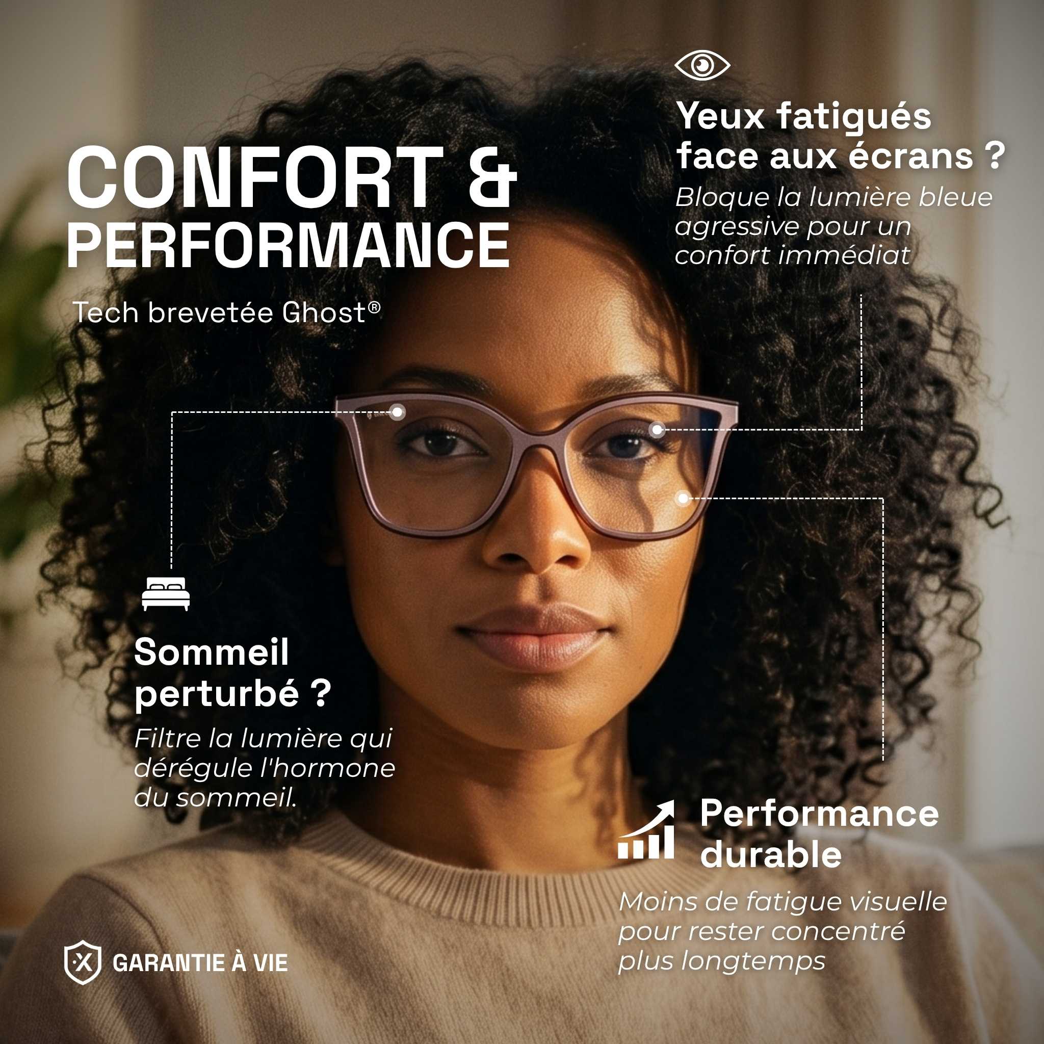 Mujer con pelo rizado usando las gafas anti luz azul Milano sobre un fondo suave. Beneficios del producto en texto: Comodidad y rendimiento, bloquea la luz azul agresiva para unos ojos menos cansados y un mejor sueño.