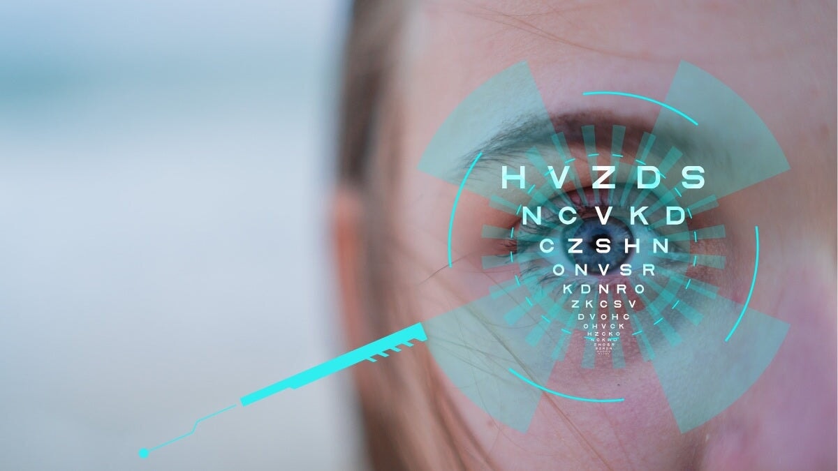 gros plan de l'œil d'une femme avec un tableau de Snellen