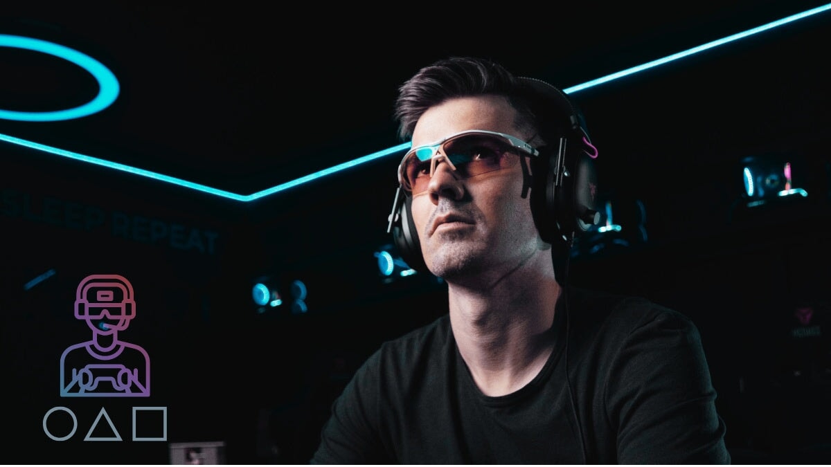 homme jouant à des jeux vidéo portant des lunettes de jeu horus x e sport et des écouteurs