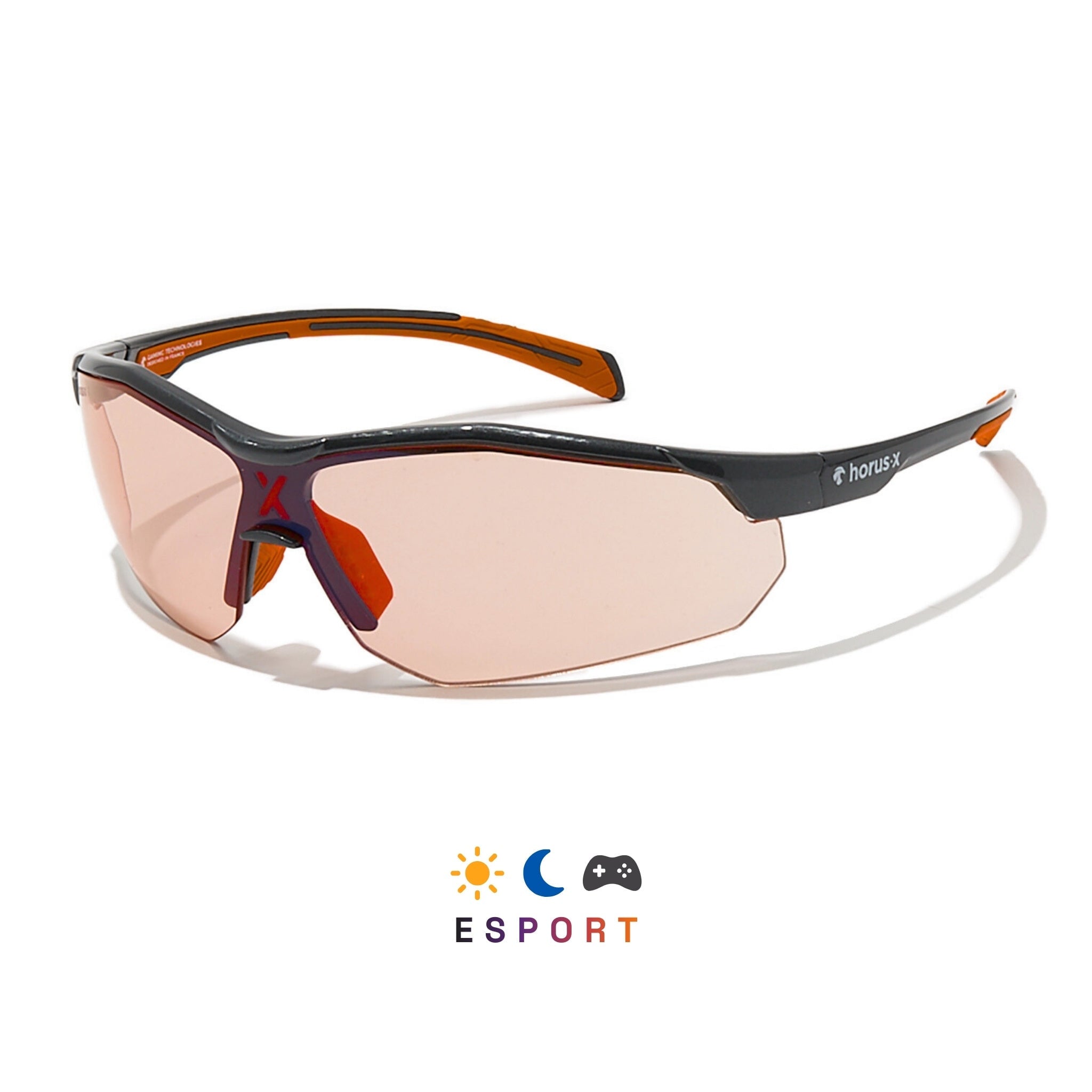 Lunettes gaming profilées pour esportif avec verres ambrés clairs sur monture coinjectée et métalisée grise et orangée sur fond blanc
